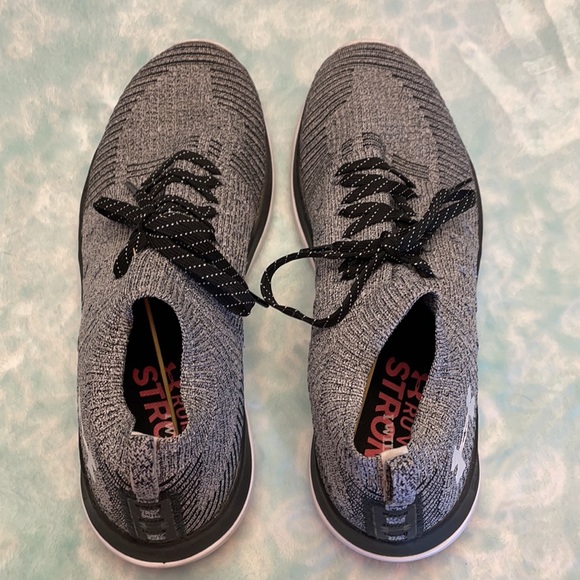Women’s Under Armour Shoes, Gray Size 9 - Picture 2 of 5